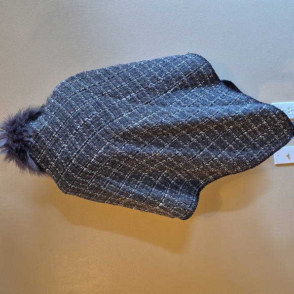 MODENA Faux Fur Trim Tweed Look Cape Toggle Closure - Picture 8 of 16